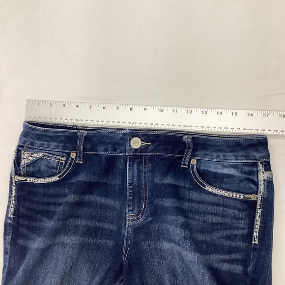 Maurices Women's Dark Wash Bootcut Jeans Embellished Pockets Size 14 Short - Picture 9 of 10